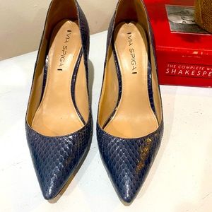Snakeskin Navy Blue Pumps by Via Spiga - size 7.5